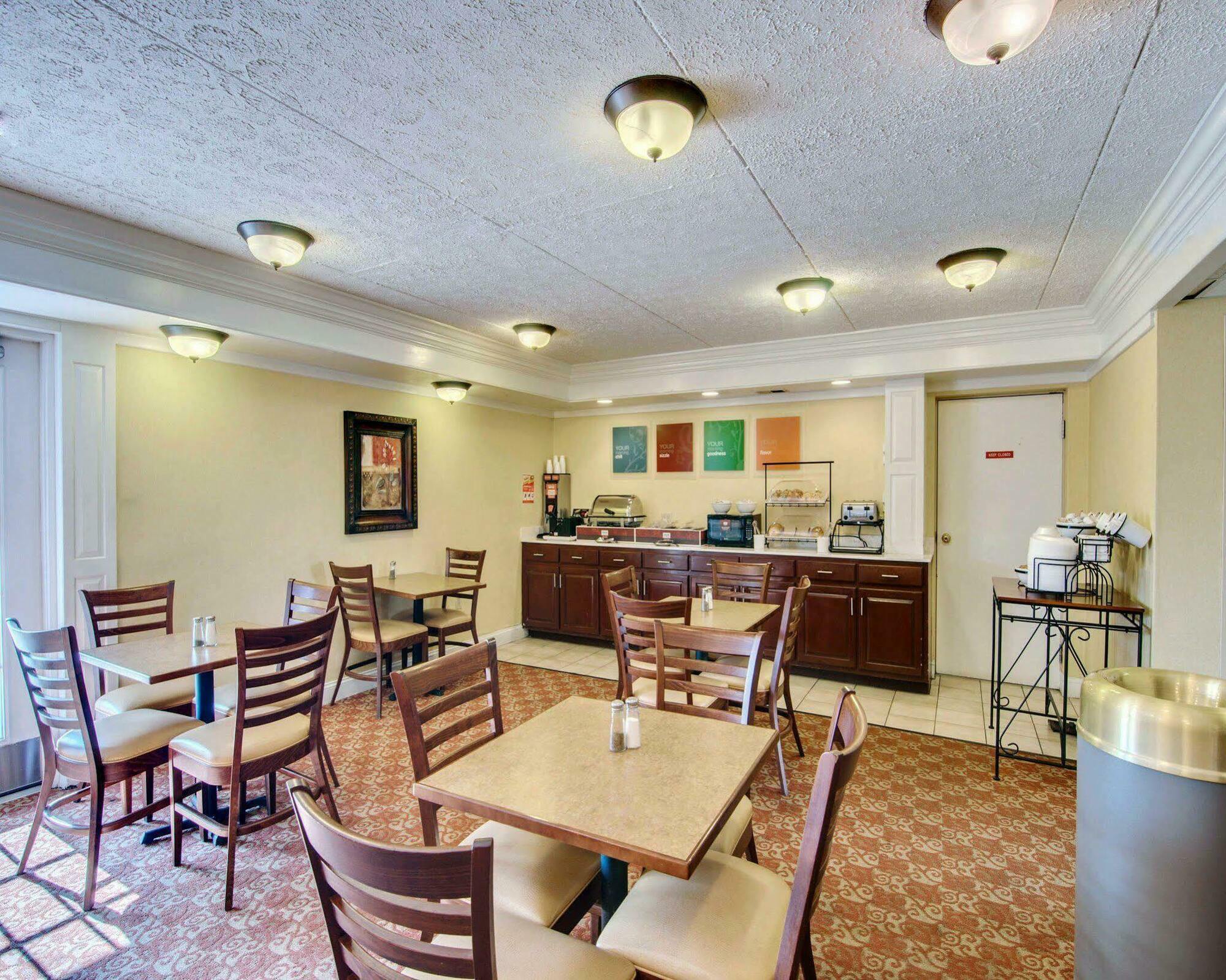 Comfort Inn Near Martinsville Speedway Экстерьер фото